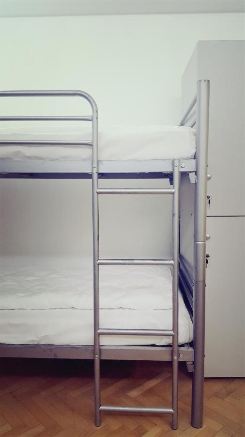 Sleep Inn Hostel Bucureşti Ngoại thất bức ảnh
