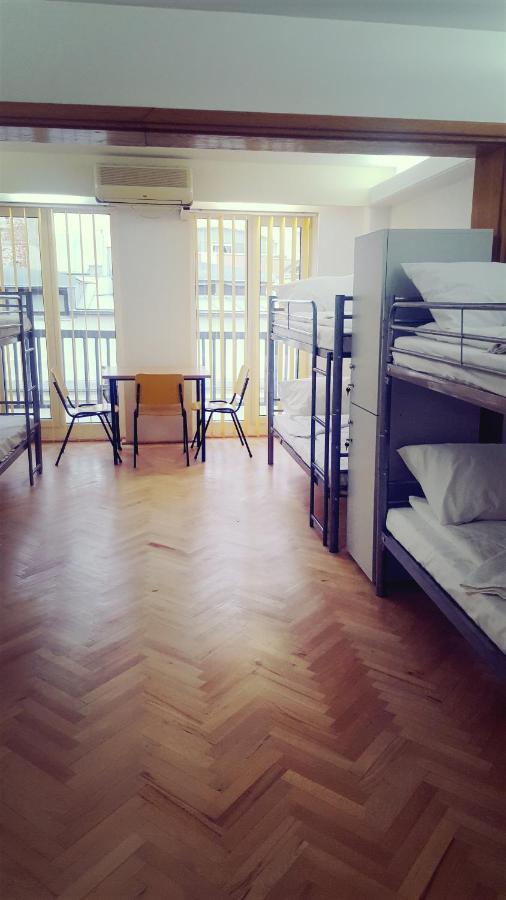 Sleep Inn Hostel Bucureşti Ngoại thất bức ảnh