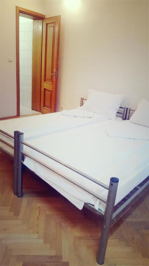 Sleep Inn Hostel Bucureşti Ngoại thất bức ảnh