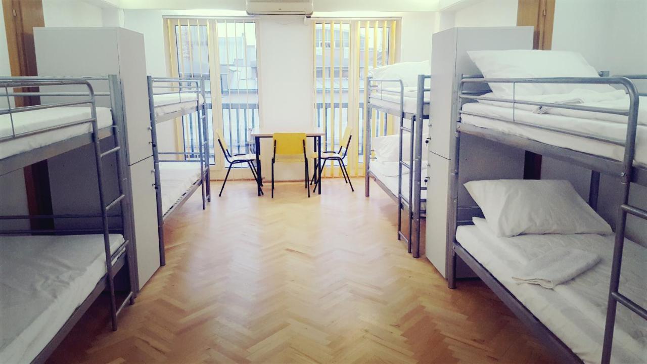 Sleep Inn Hostel Bucureşti Ngoại thất bức ảnh