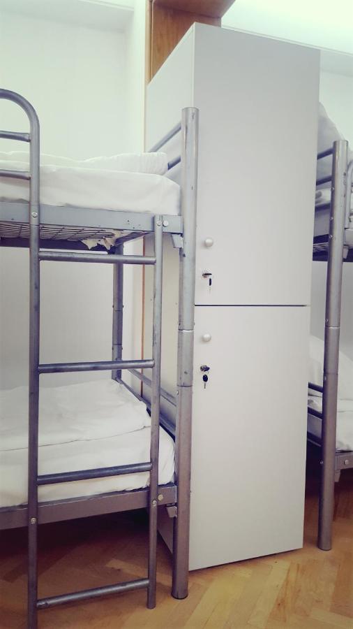 Sleep Inn Hostel Bucureşti Ngoại thất bức ảnh