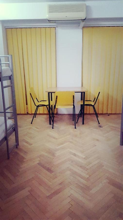 Sleep Inn Hostel Bucureşti Ngoại thất bức ảnh
