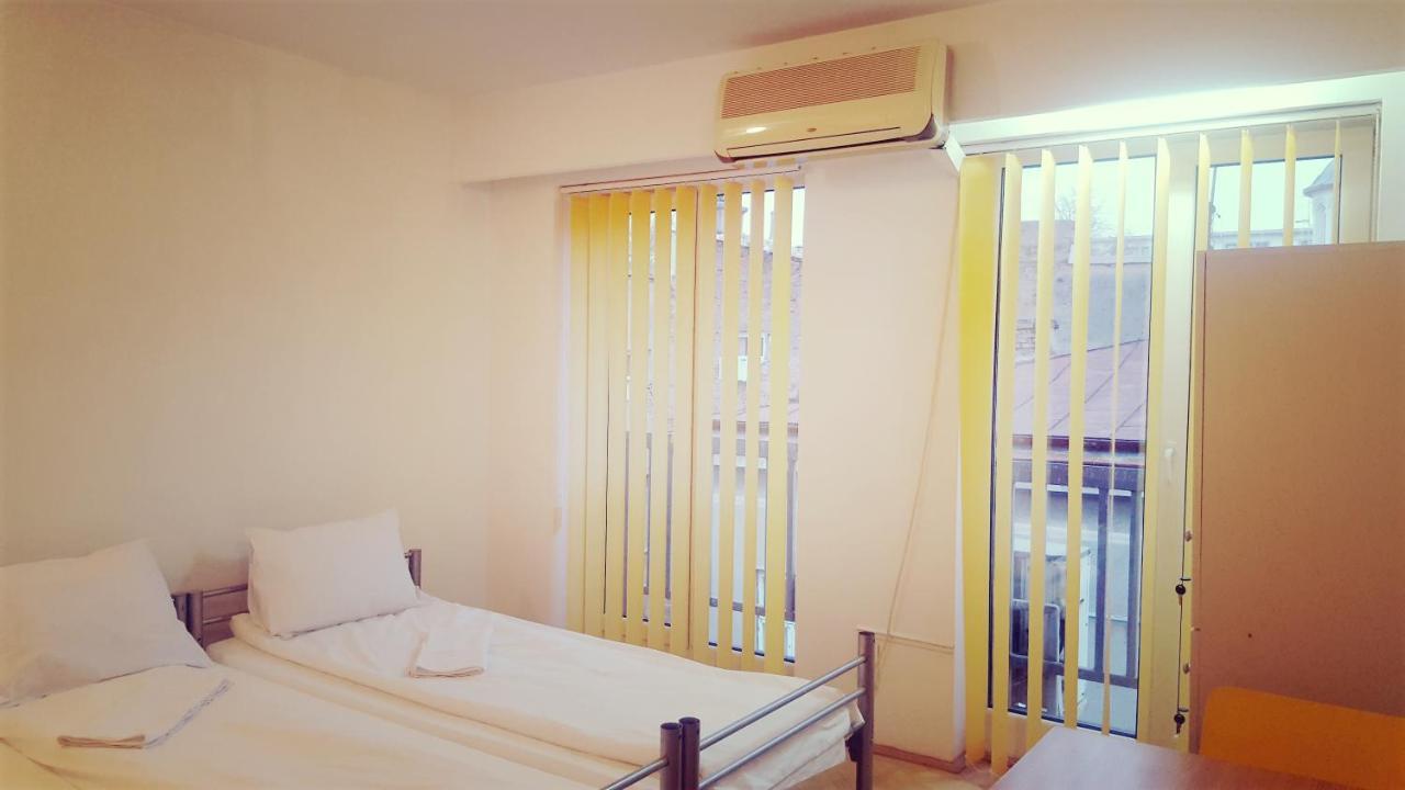 Sleep Inn Hostel Bucureşti Ngoại thất bức ảnh