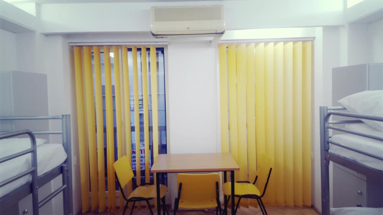 Sleep Inn Hostel Bucureşti Ngoại thất bức ảnh