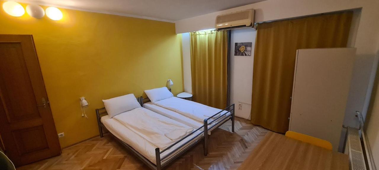 Sleep Inn Hostel Bucureşti Ngoại thất bức ảnh