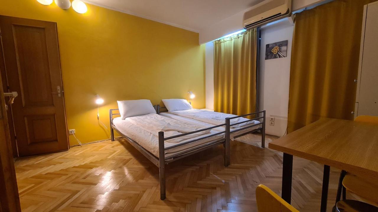 Sleep Inn Hostel Bucureşti Ngoại thất bức ảnh